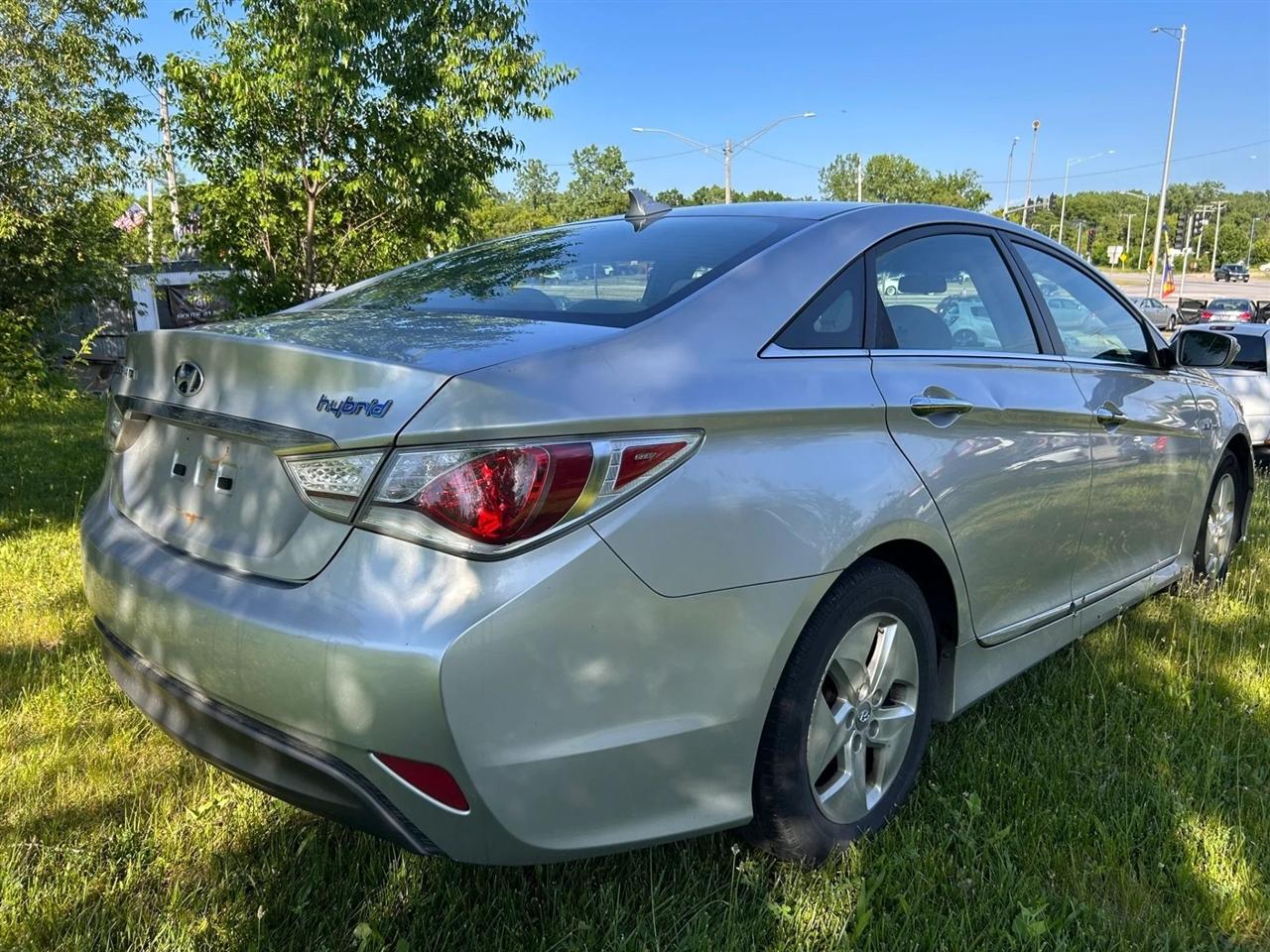 Hyundai Sonata Hybrid  2011