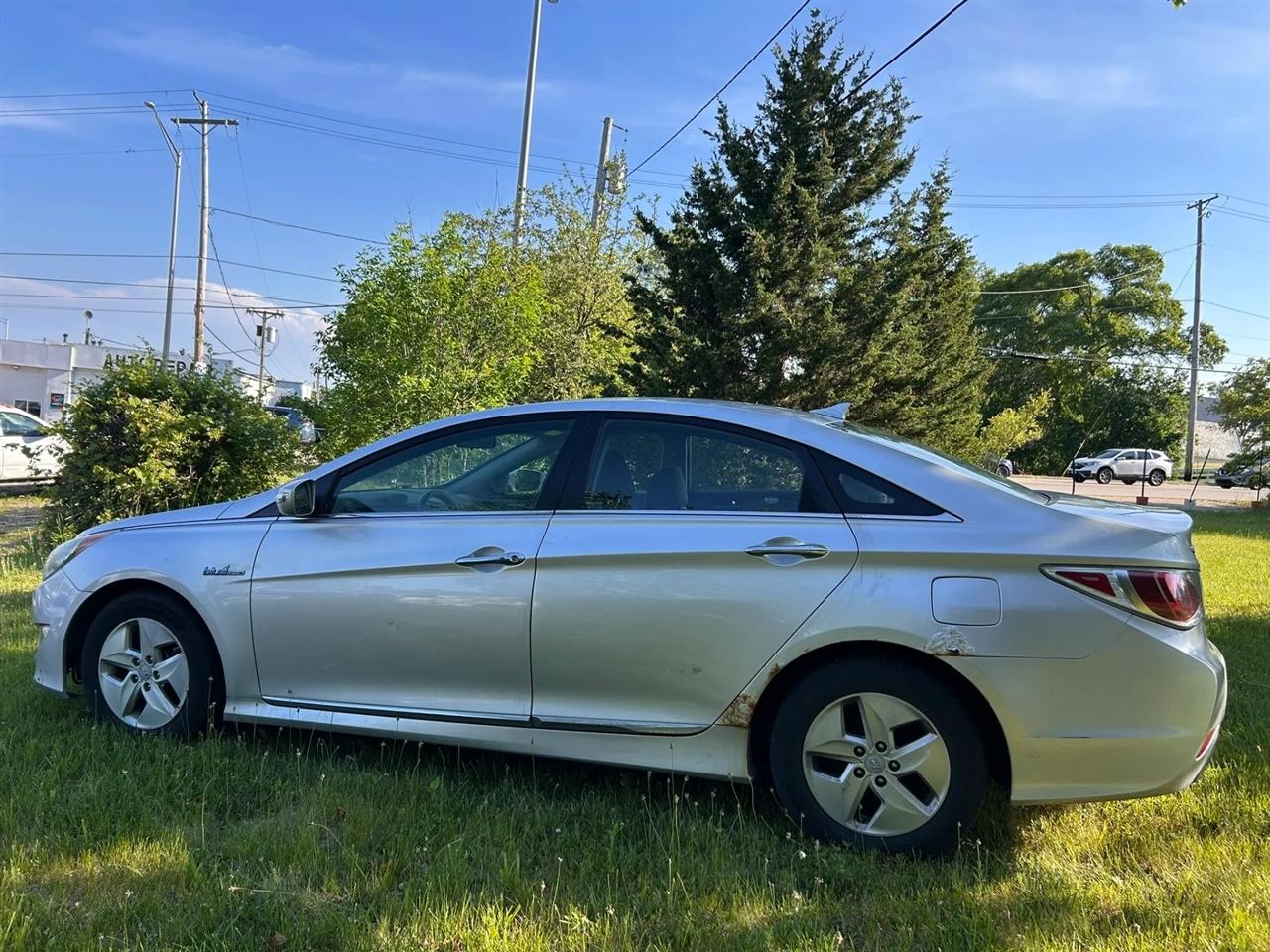 Hyundai Sonata Hybrid  2011