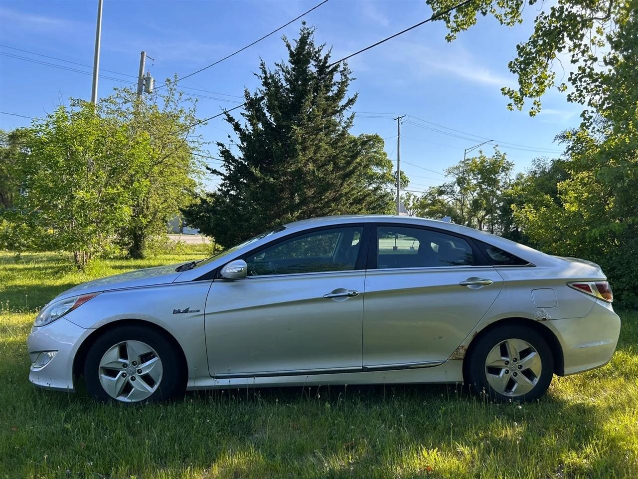 Hyundai Sonata Hybrid  2011