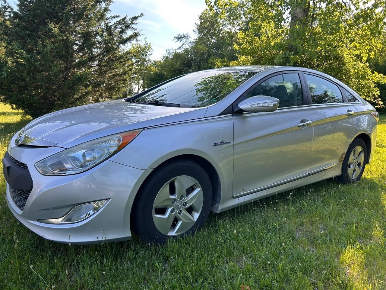 Hyundai Sonata Hybrid  2011