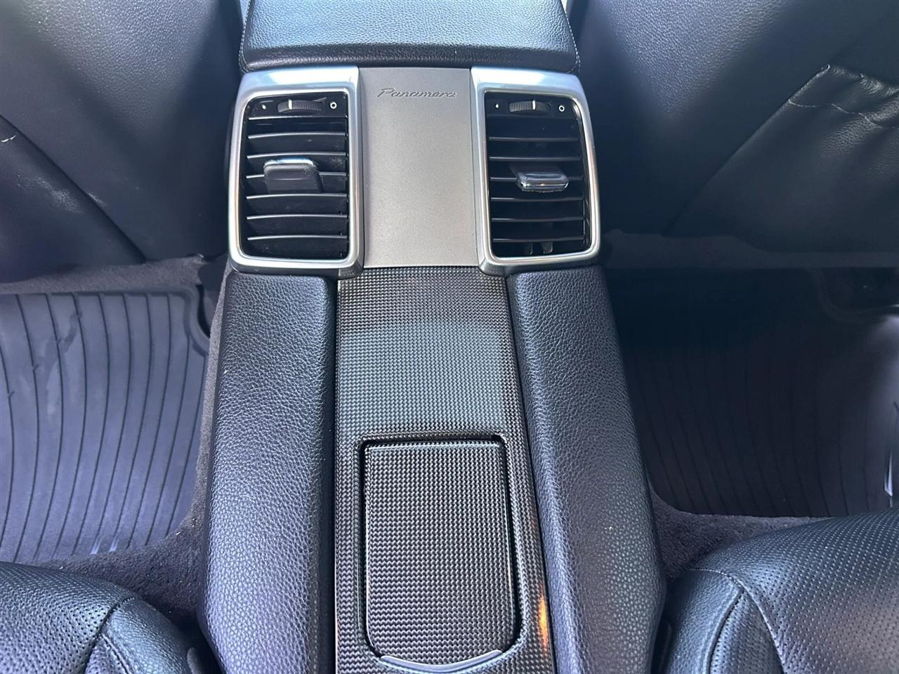 Porsche Panamera  2012