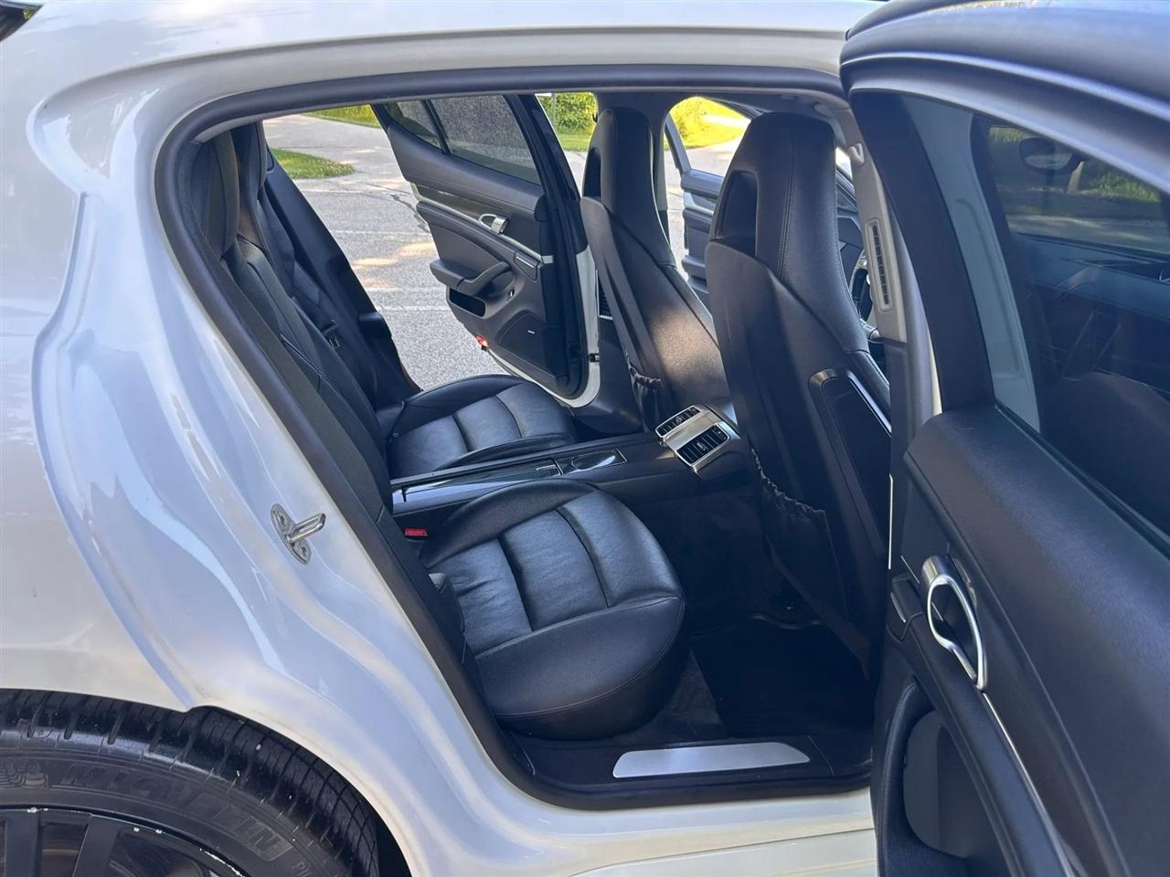 Porsche Panamera  2012