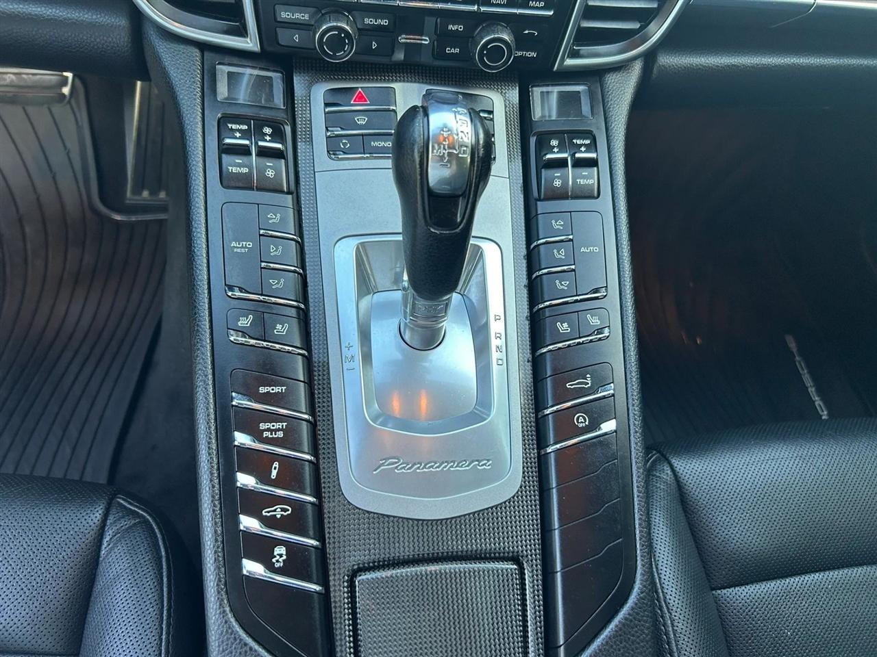 Porsche Panamera  2012
