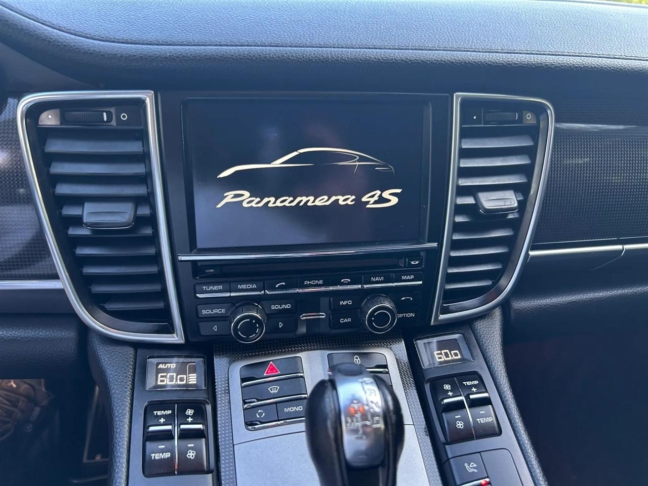 Porsche Panamera  2012