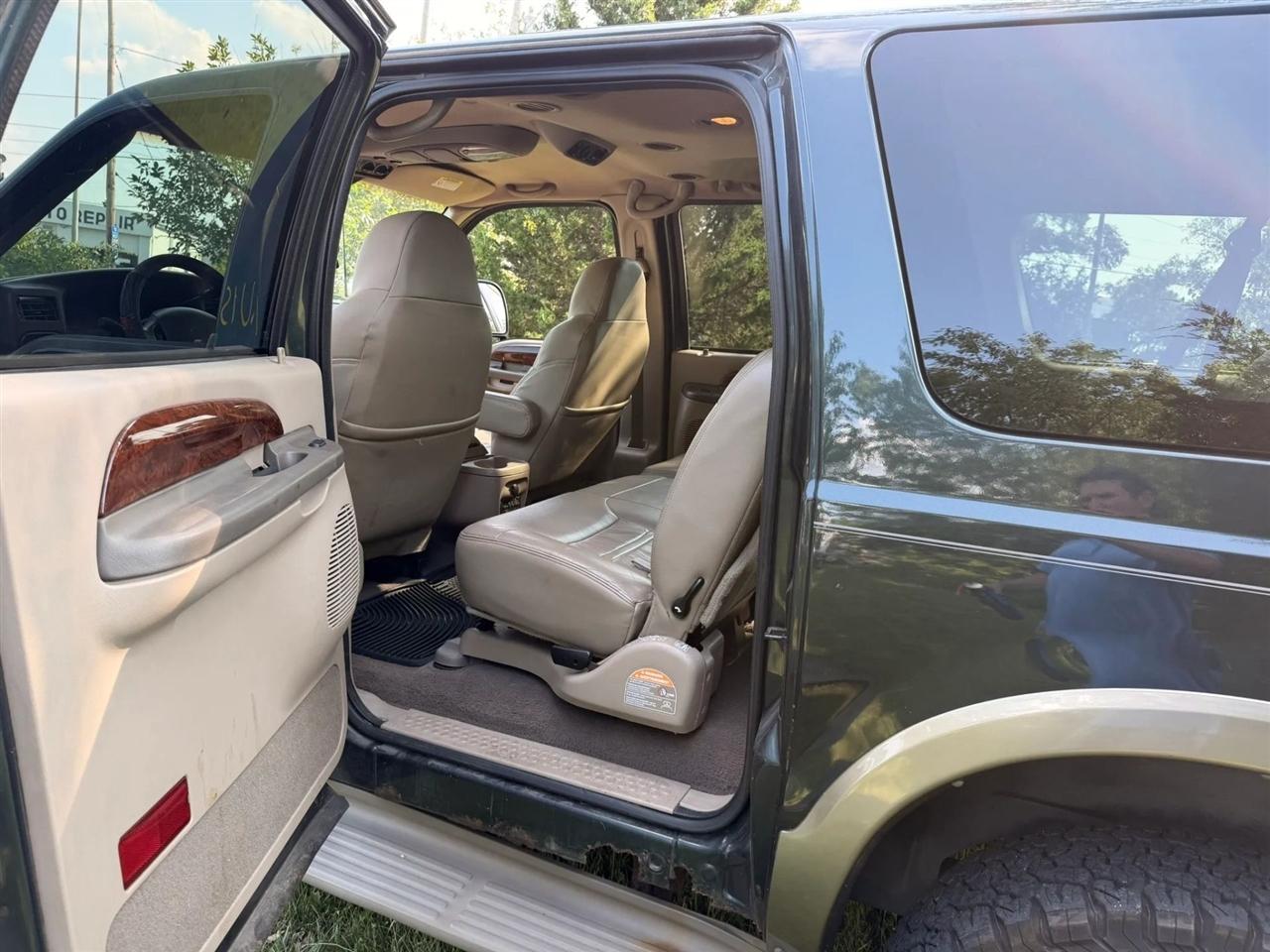 Ford Excursion  2001