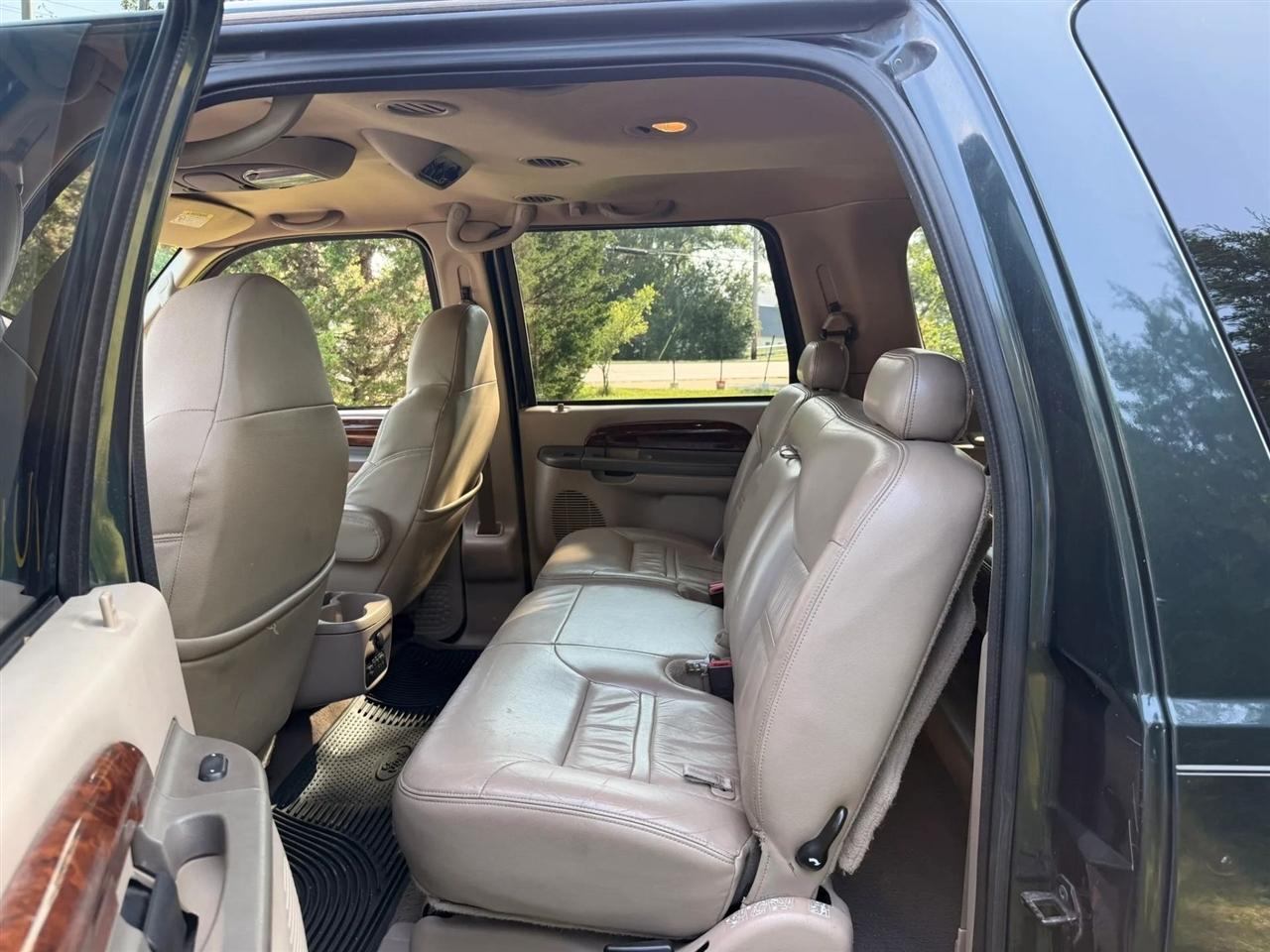 Ford Excursion  2001