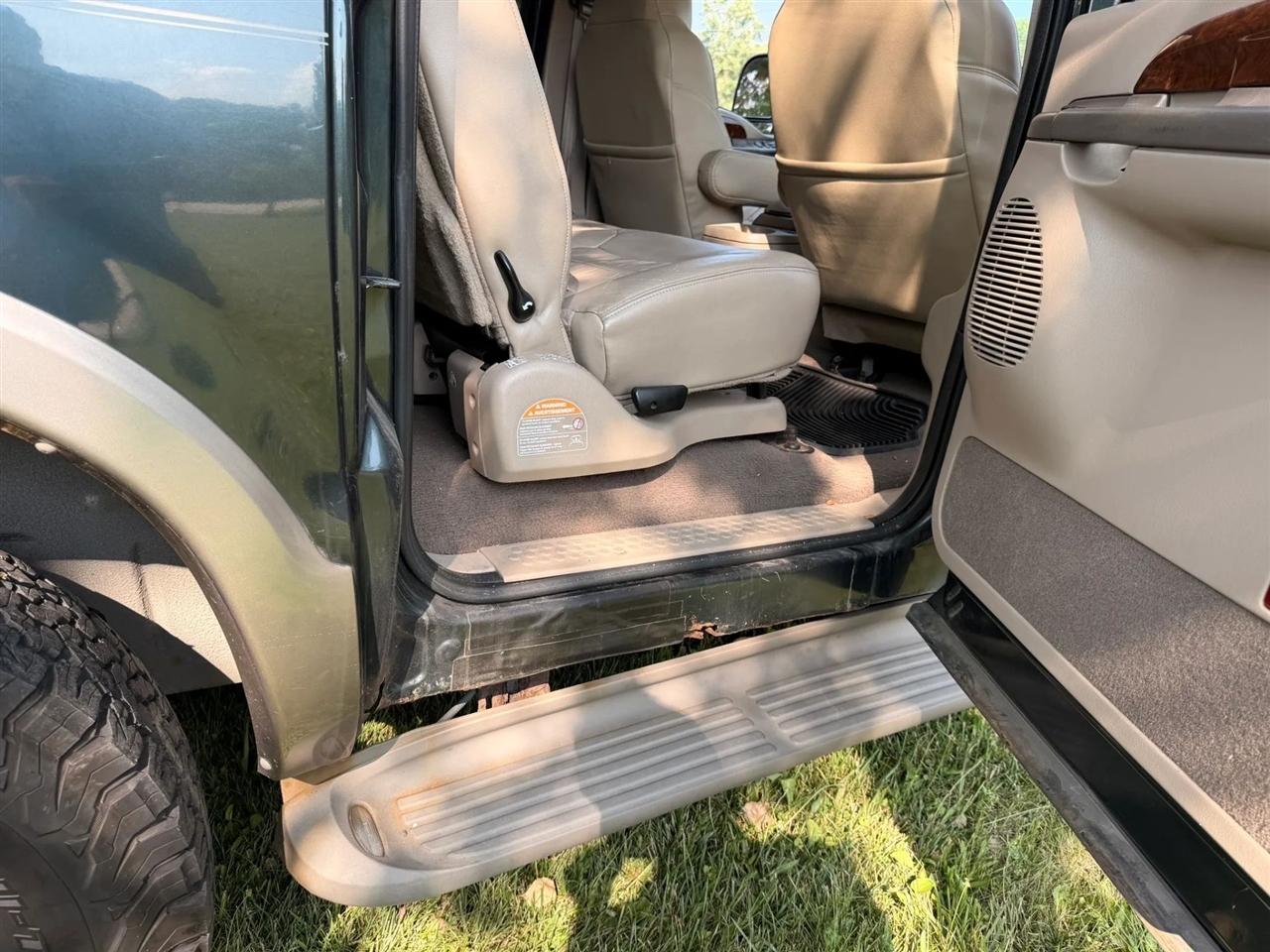Ford Excursion  2001