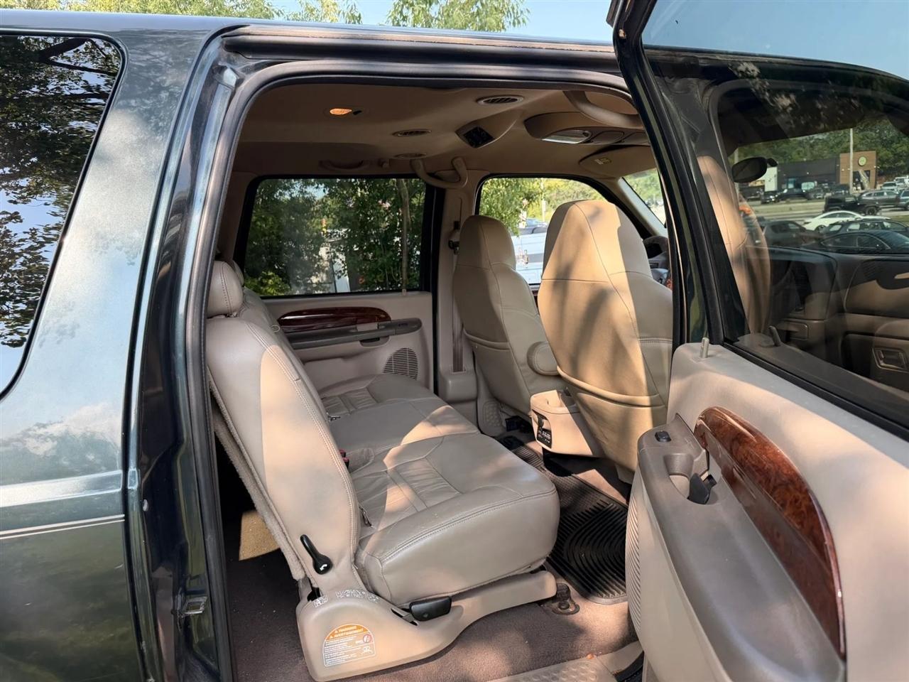 Ford Excursion  2001