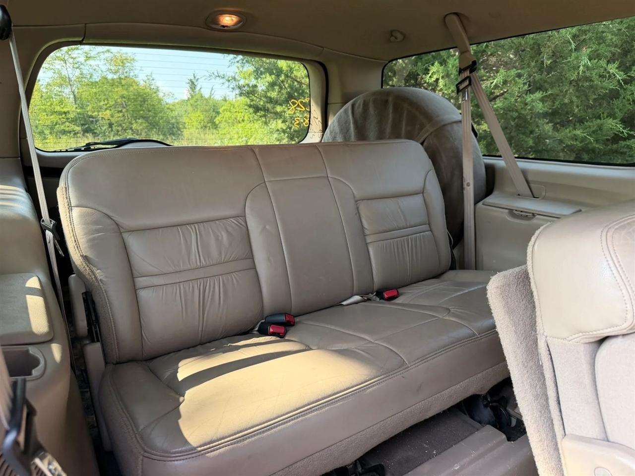 Ford Excursion  2001