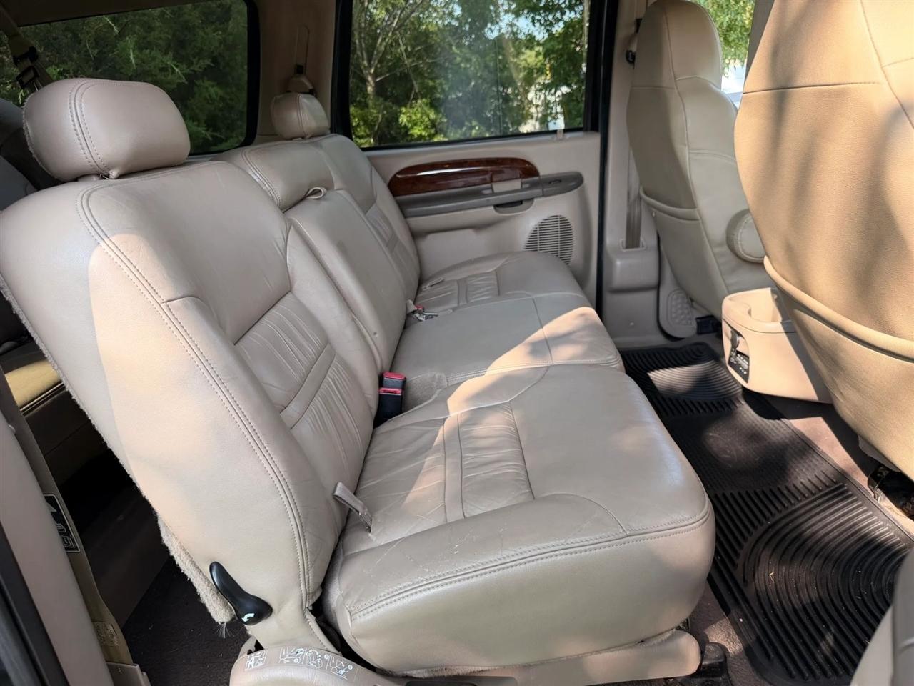 Ford Excursion  2001