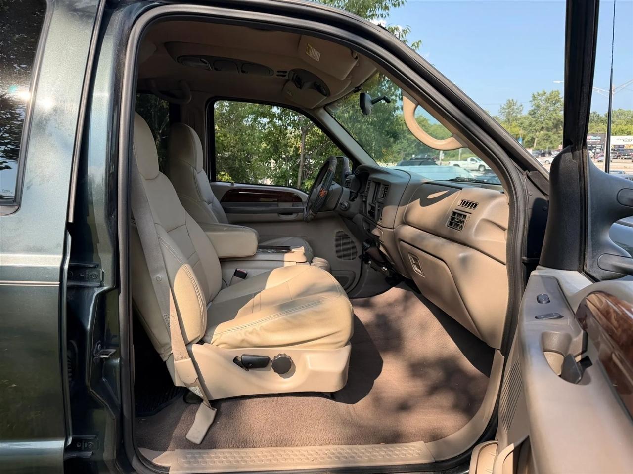 Ford Excursion  2001