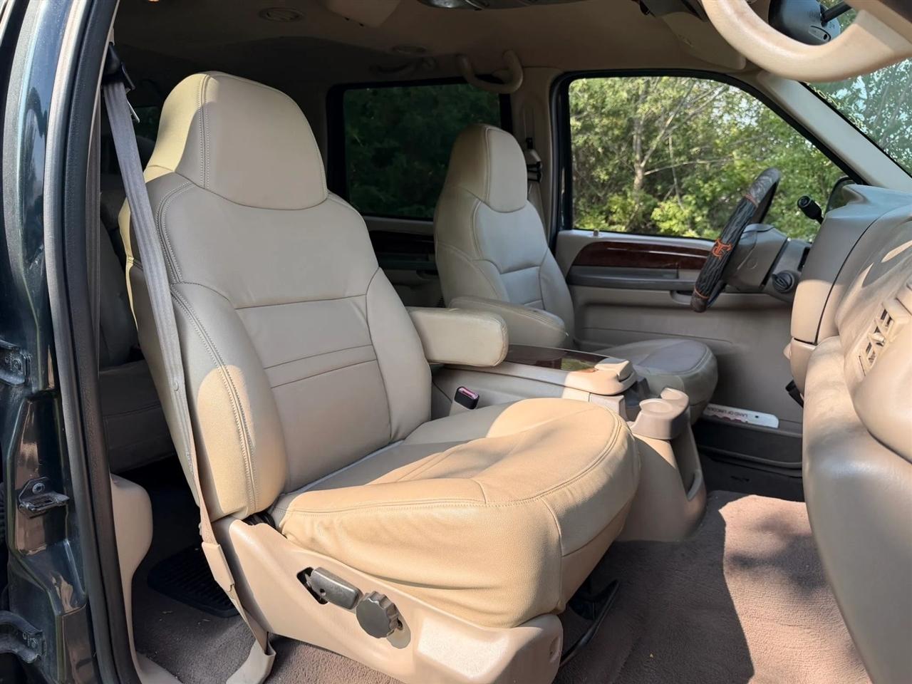 Ford Excursion  2001