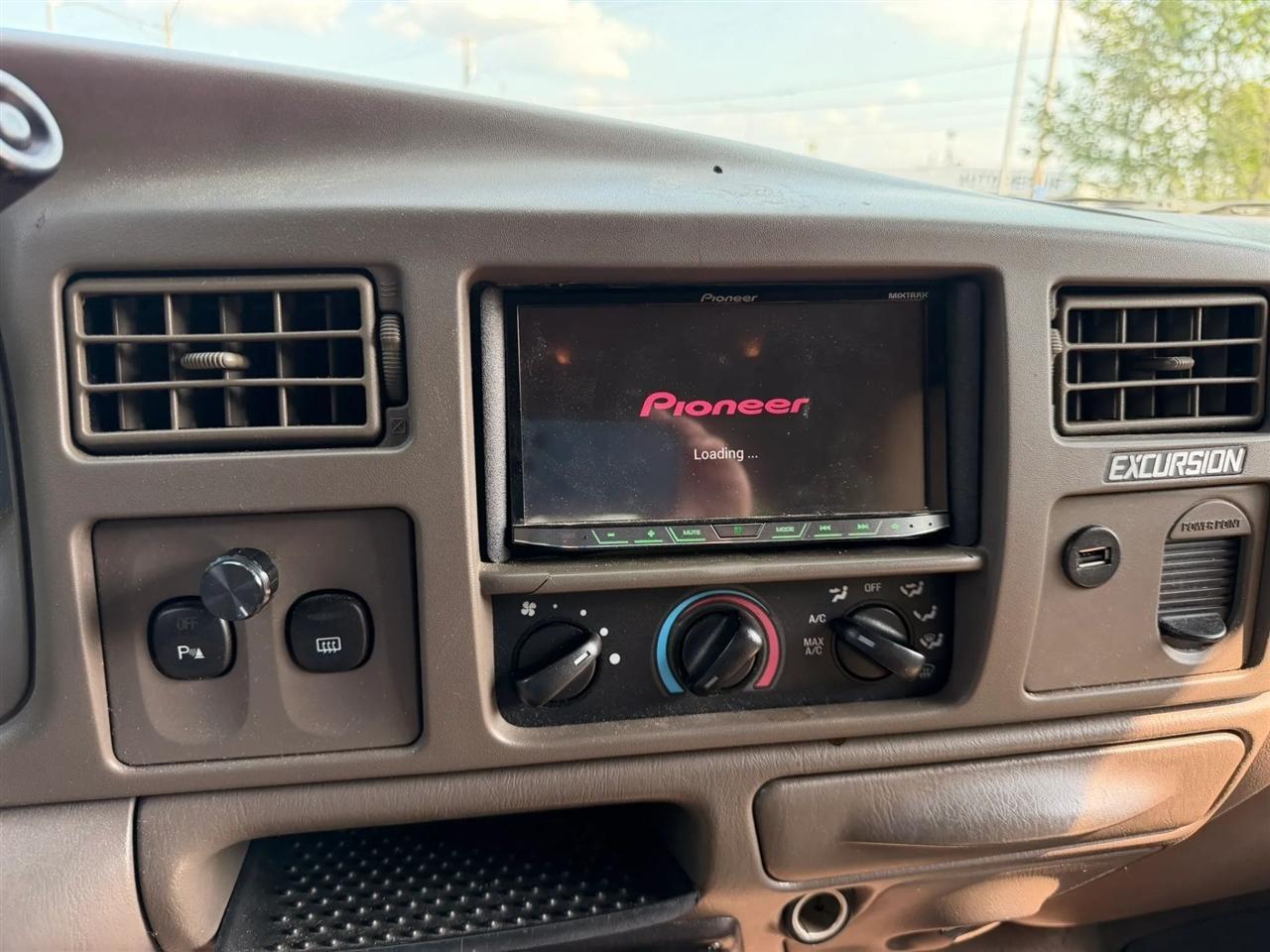 Ford Excursion  2001