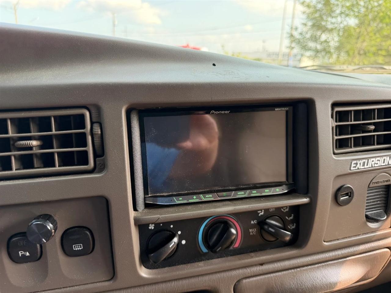 Ford Excursion  2001