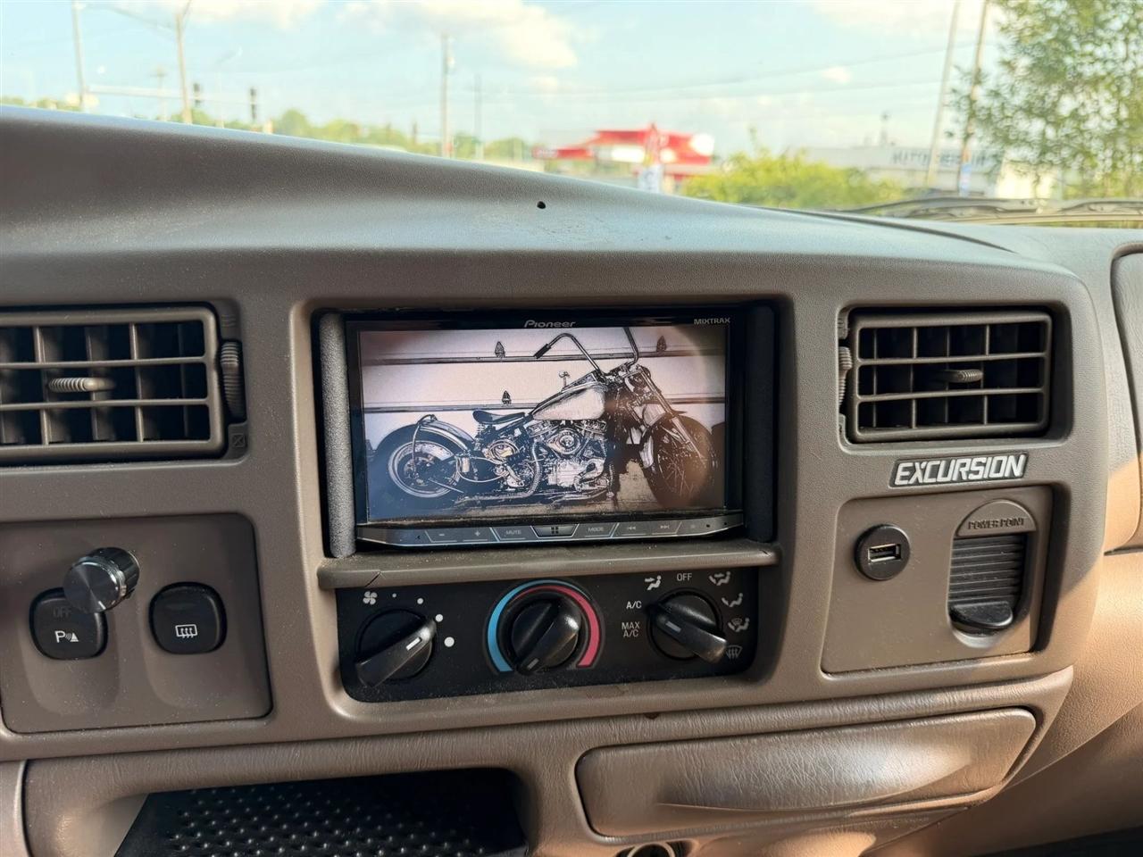 Ford Excursion  2001