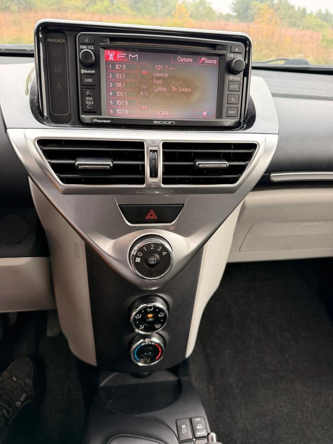 Scion iQ  2014
