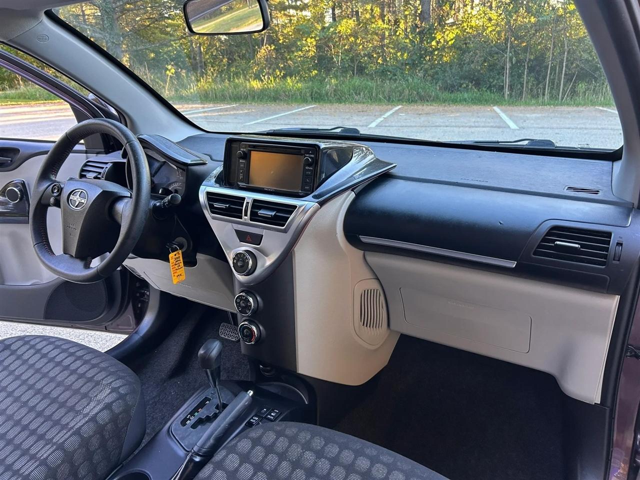 Scion iQ  2014