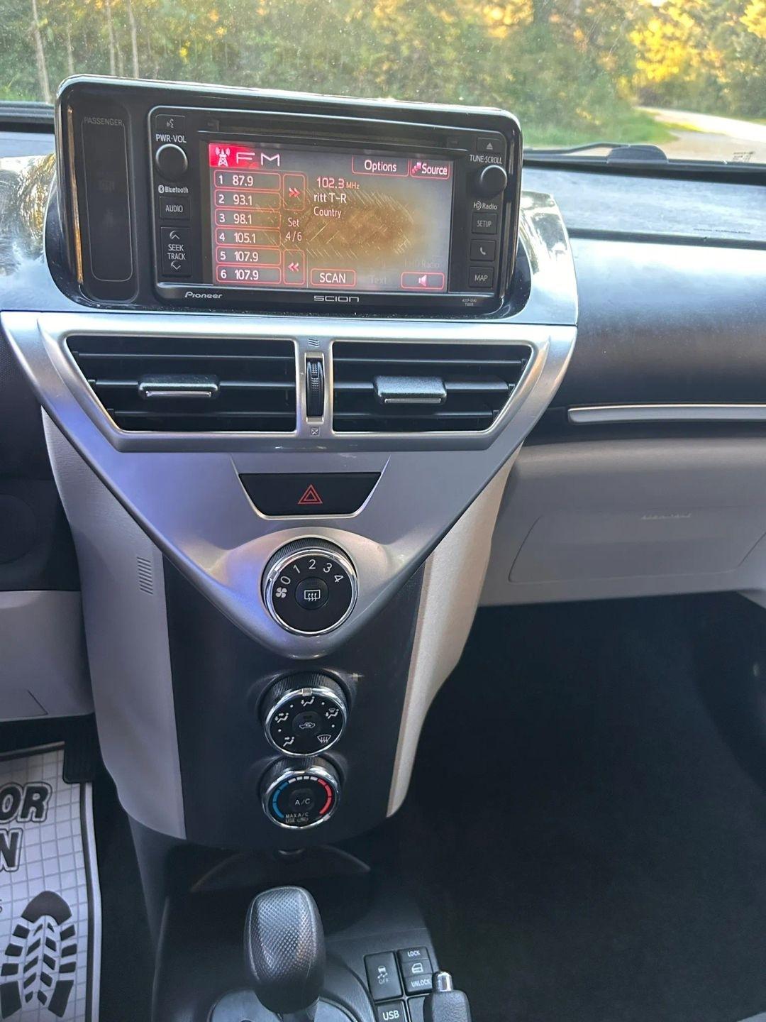 Scion iQ  2014