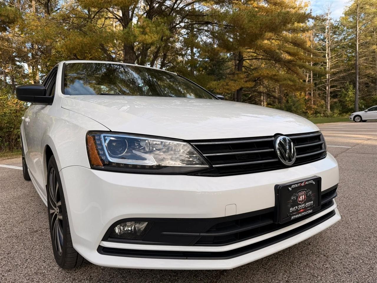 2015 Volkswagen Jetta 1.8T Sport Sedan 4D