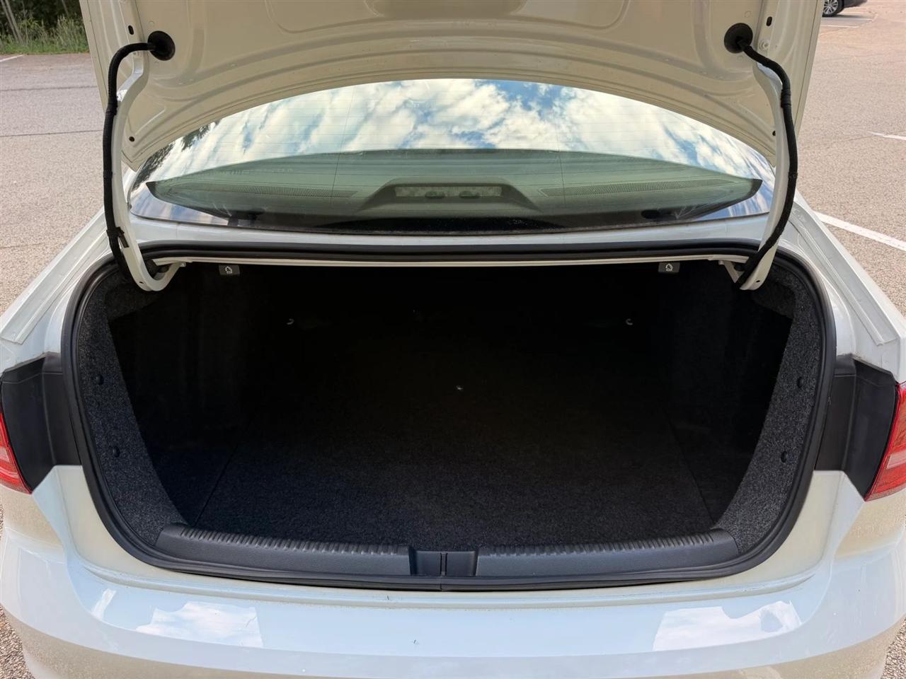 Volkswagen Jetta  2015