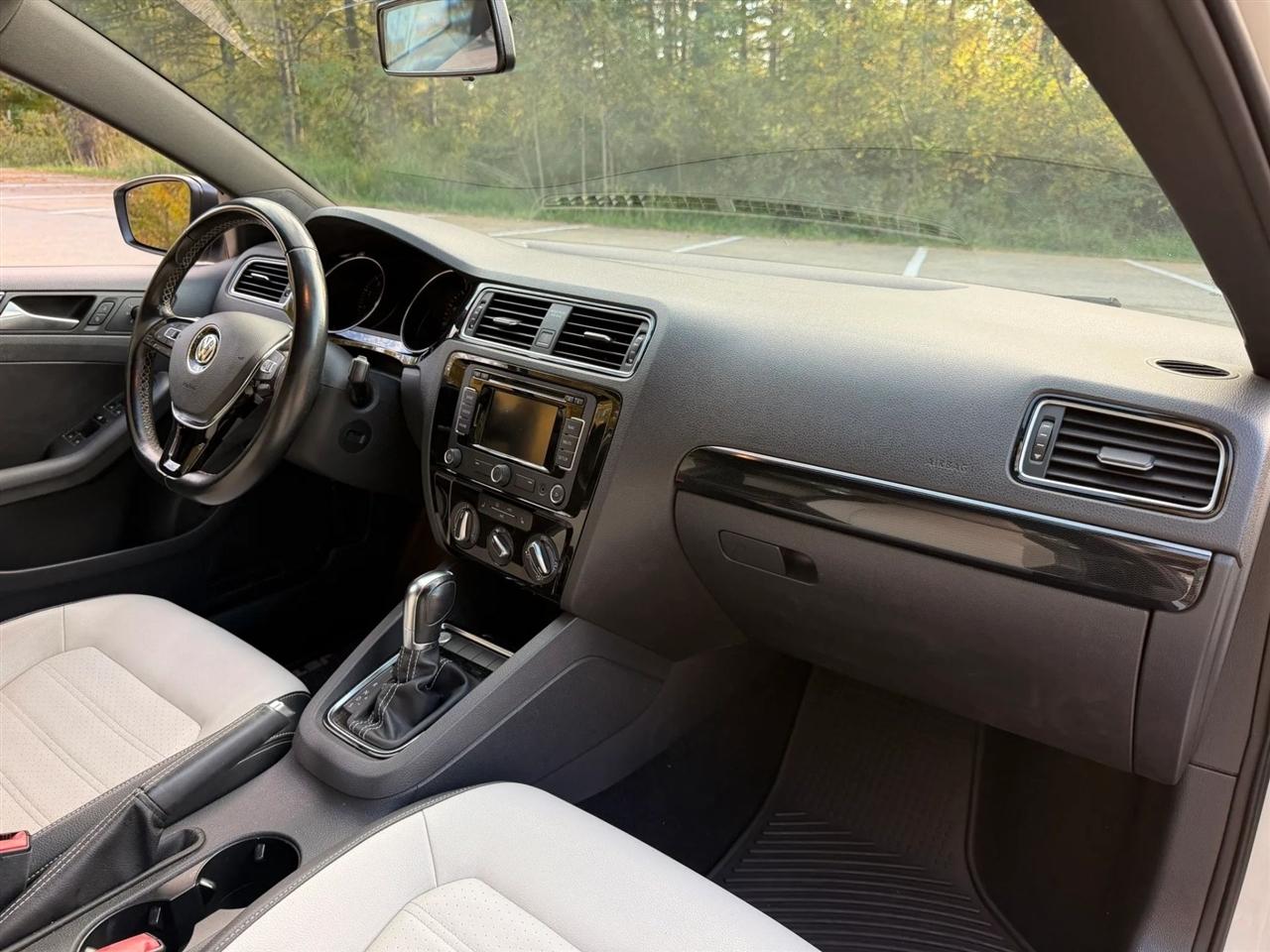 Volkswagen Jetta  2015