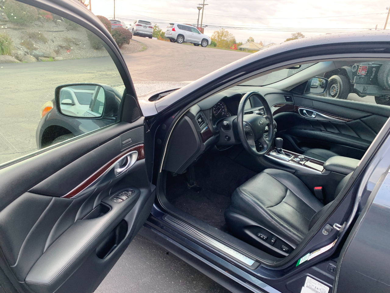 Infiniti M M37x 2011 Infiniti M M37x 2011