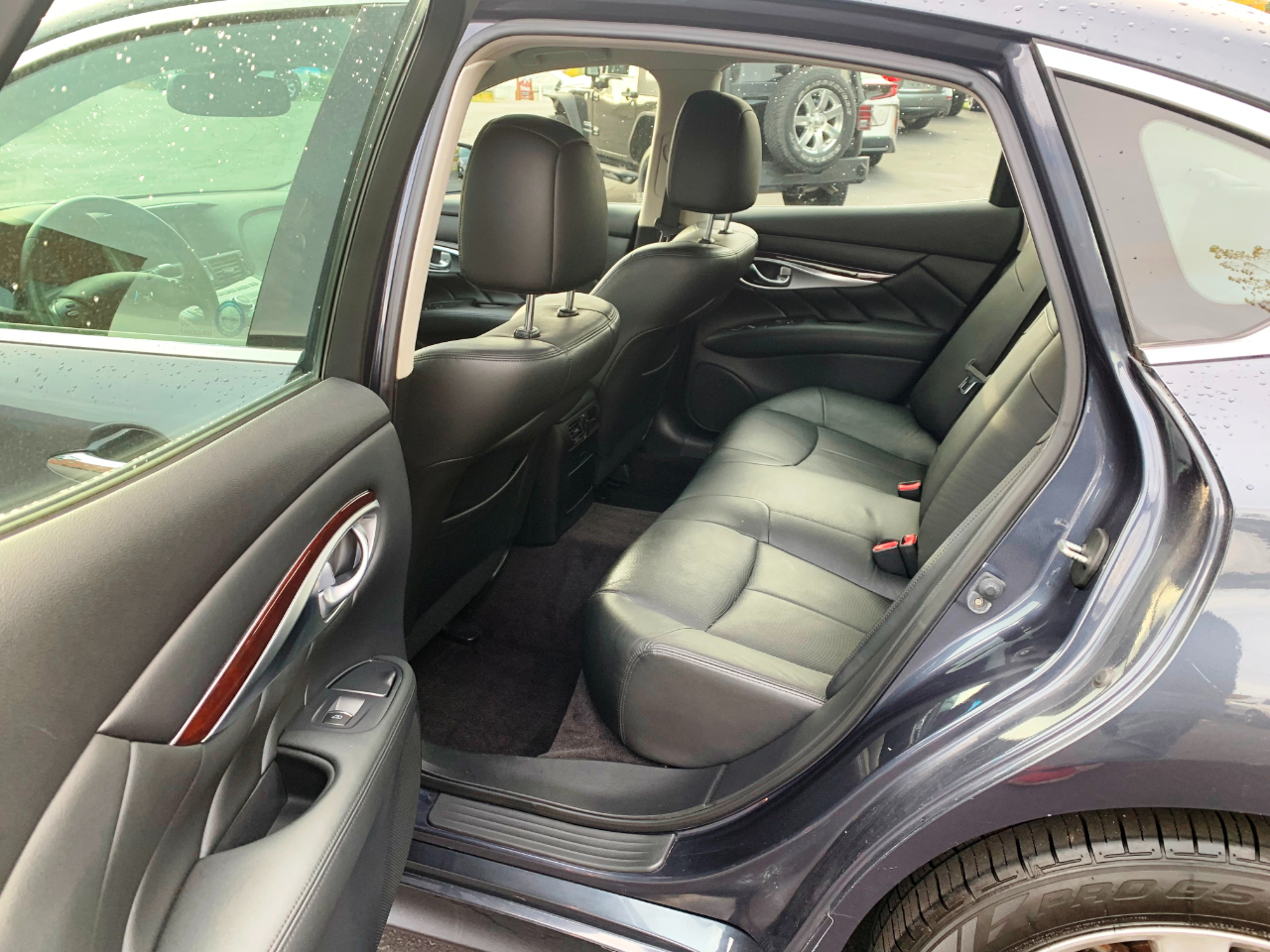 Infiniti M M37x 2011 Infiniti M M37x 2011
