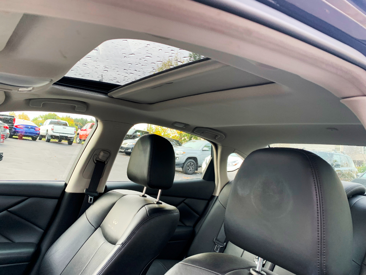 Infiniti M M37x 2011 Infiniti M M37x 2011