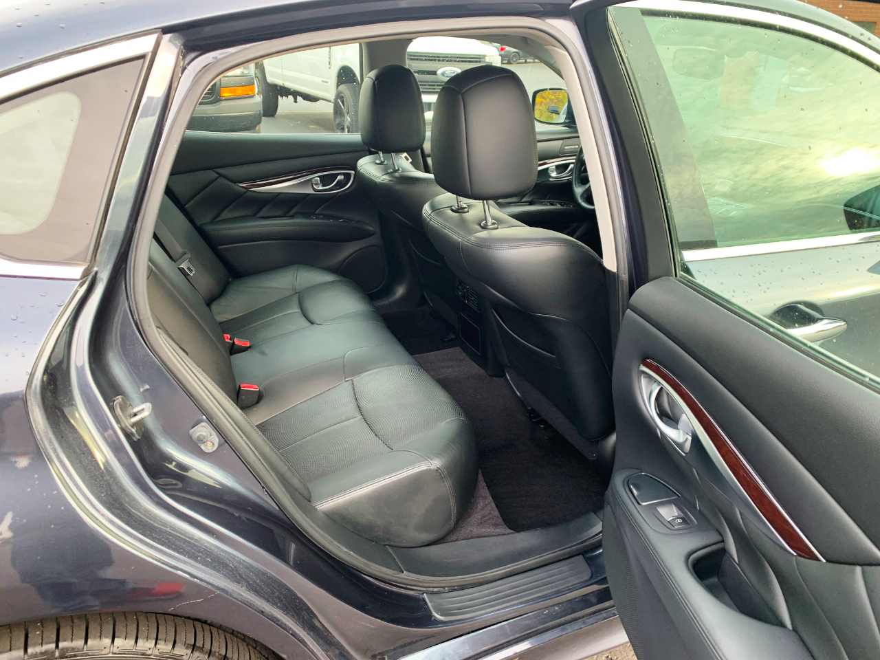 Infiniti M M37x 2011 Infiniti M M37x 2011