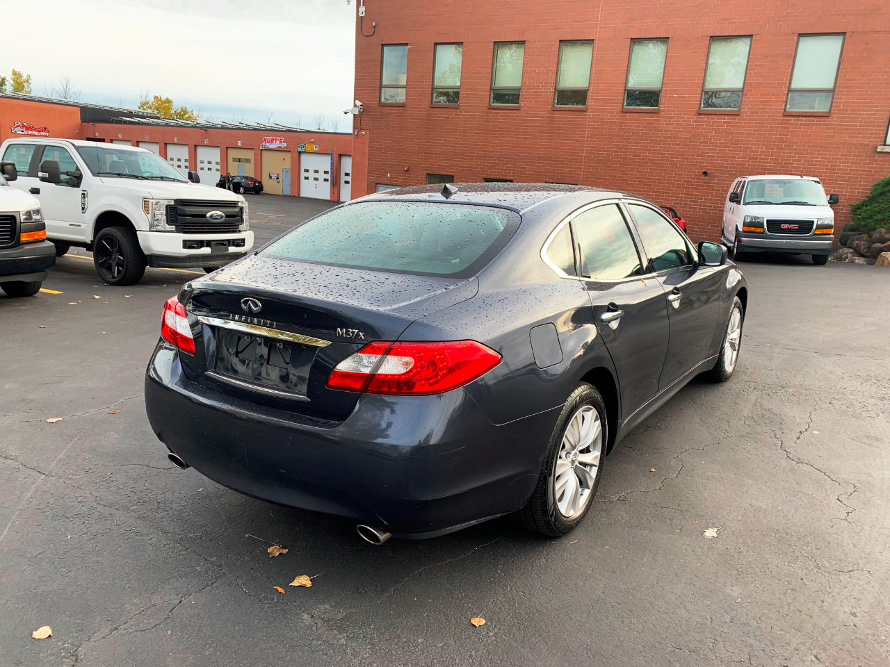 Infiniti M M37x 2011 Infiniti M M37x 2011