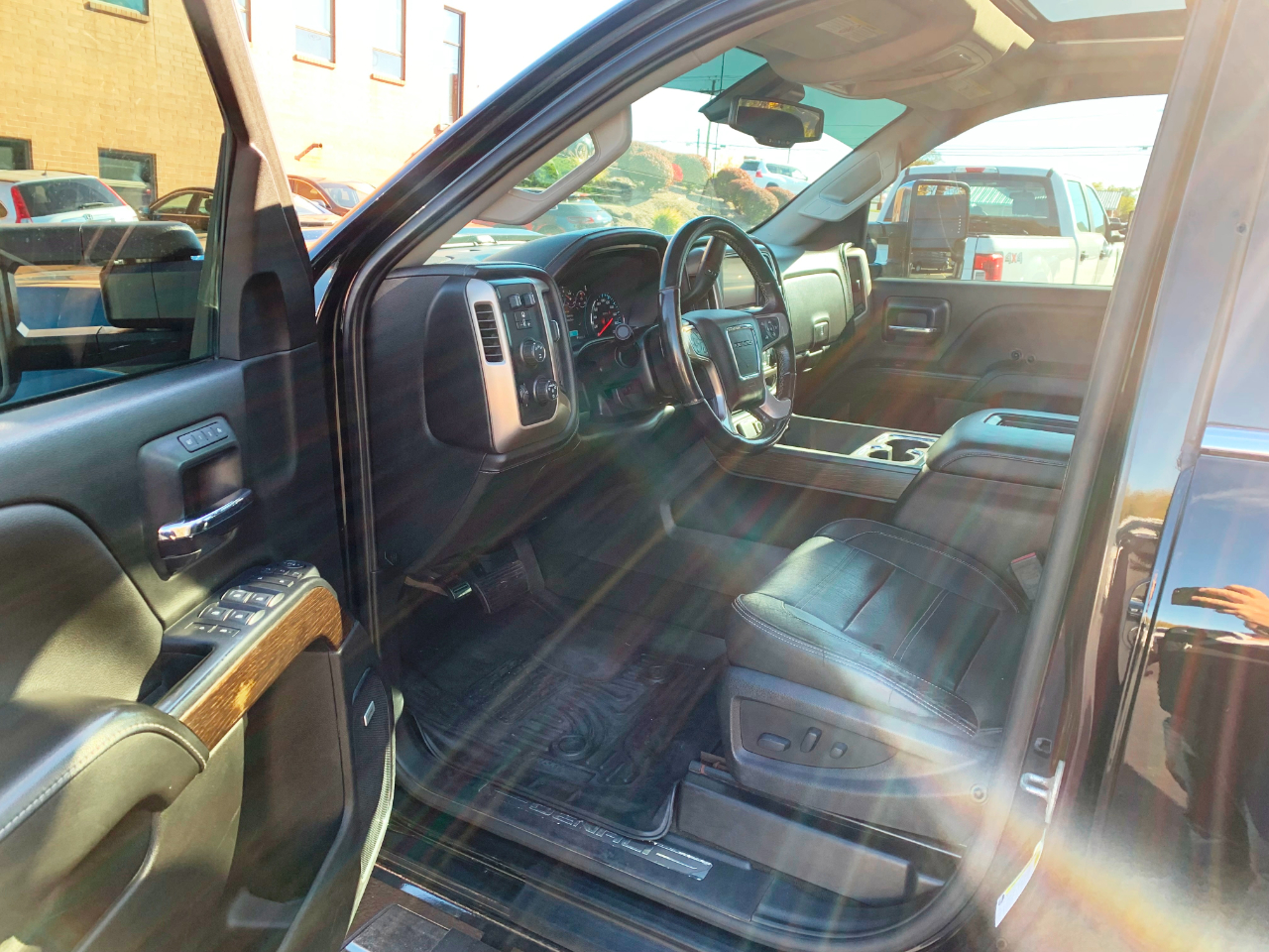 GMC Sierra 2500HD Denali Crew Cab 4WD 2017