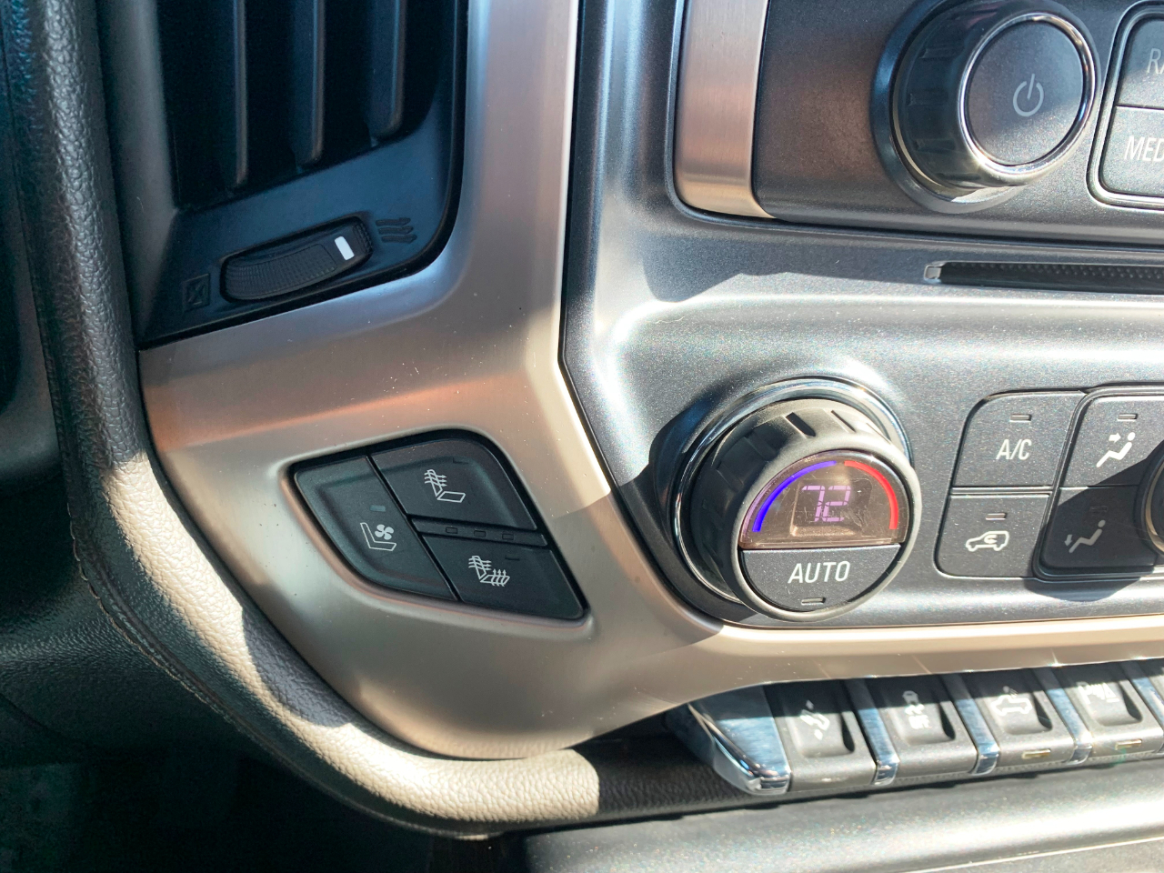 GMC Sierra 2500HD Denali Crew Cab 4WD 2017