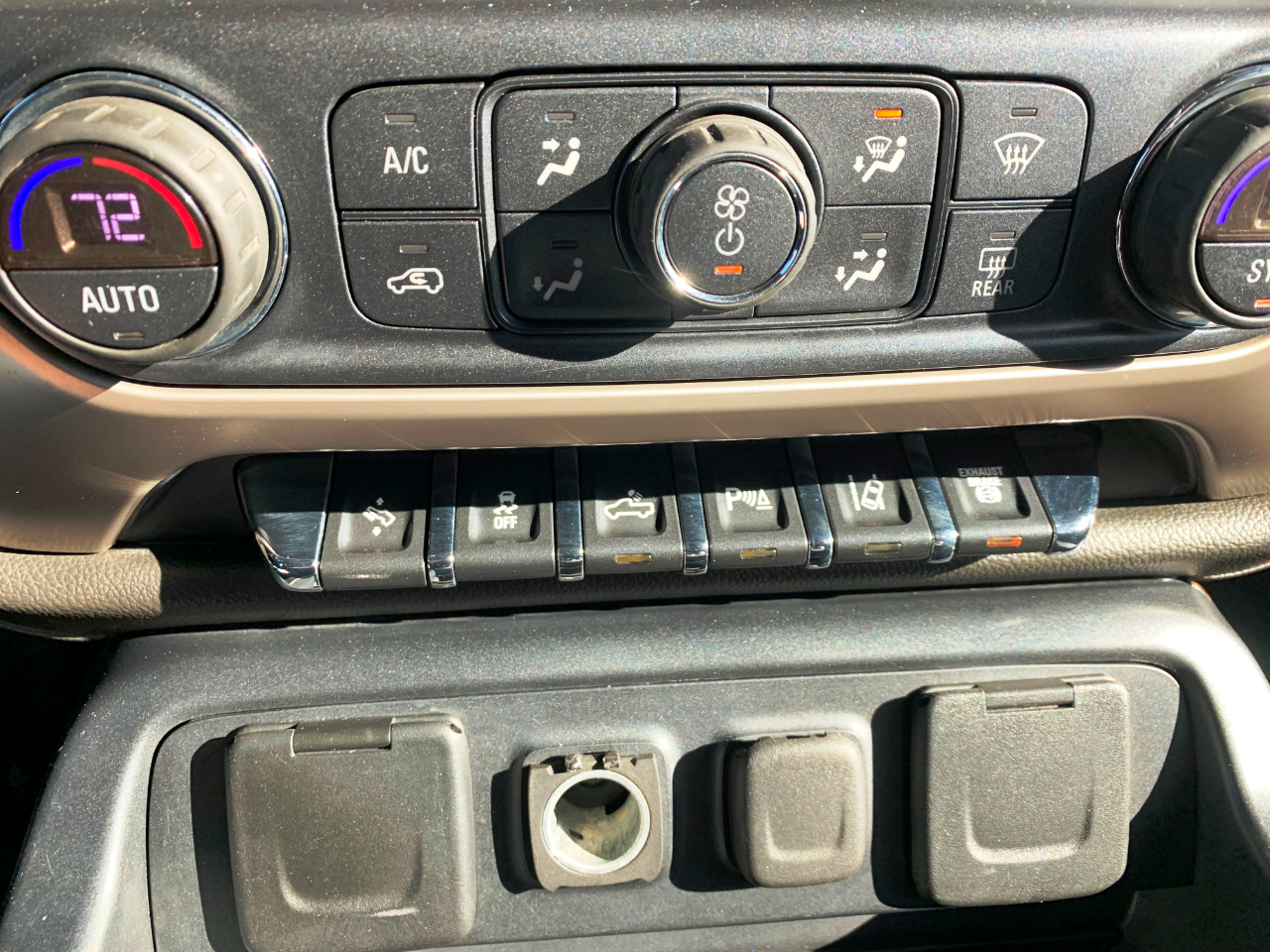 GMC Sierra 2500HD Denali Crew Cab 4WD 2017