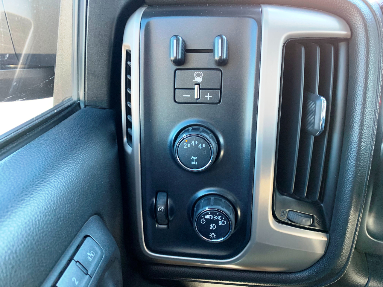 GMC Sierra 2500HD Denali Crew Cab 4WD 2017