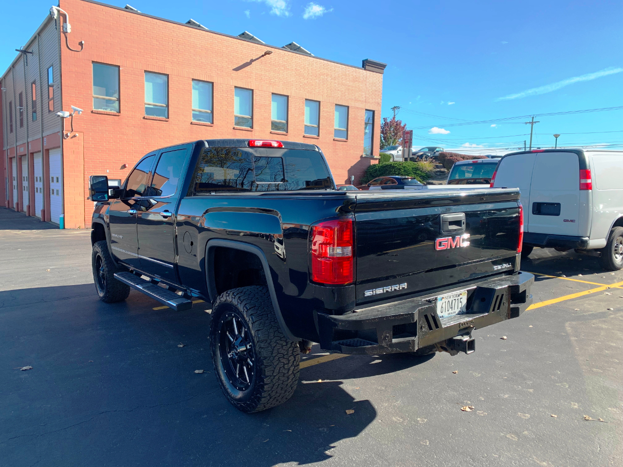 GMC Sierra 2500HD Denali Crew Cab 4WD 2017