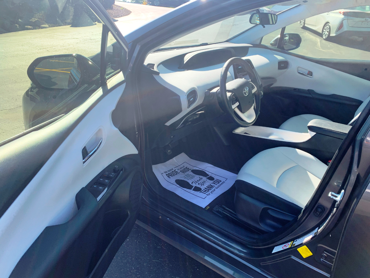 Toyota Prius Three Touring (Natl) 2018