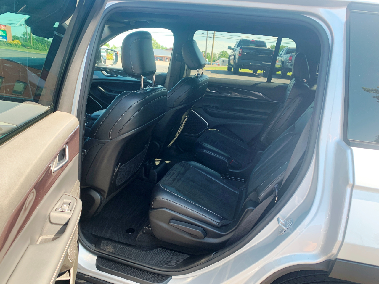 Jeep Grand Cherokee L Altitude 4D SUV 4WD 2022