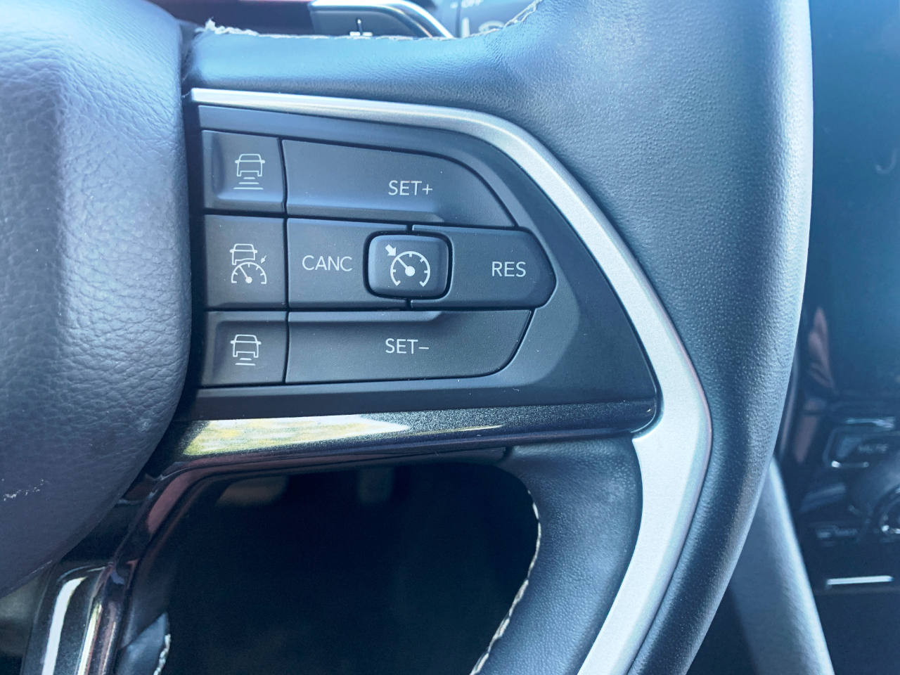 Jeep Grand Cherokee L Altitude 4D SUV 4WD 2022