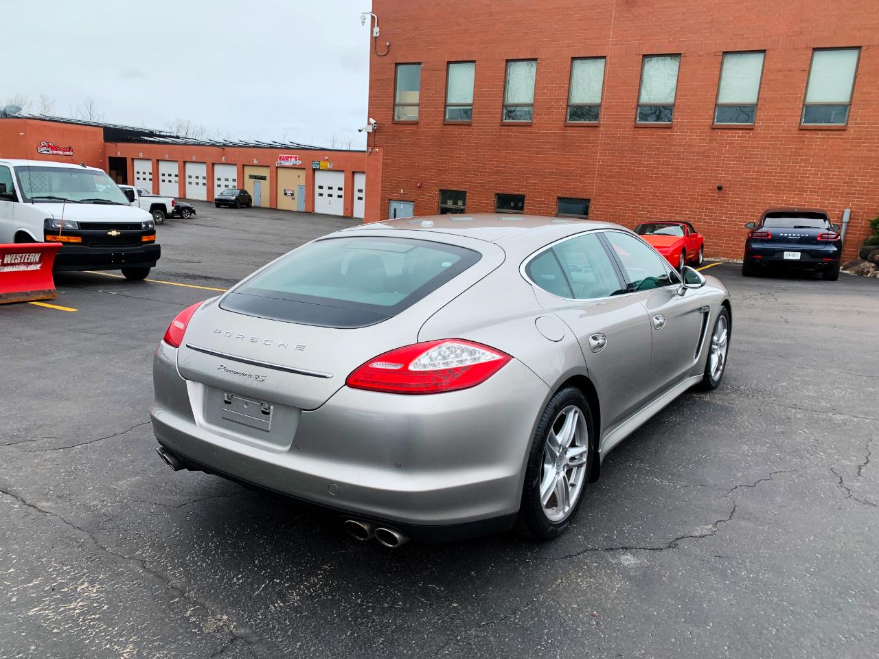 Porsche Panamera 4S 2013