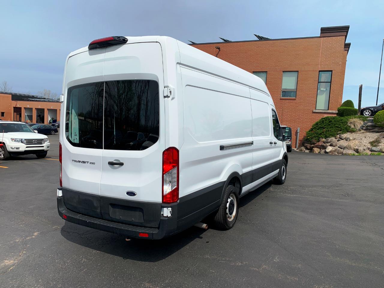 Ford Transit 250 Van High Roof w/Sliding Pass. 148-in. WB EL 2021