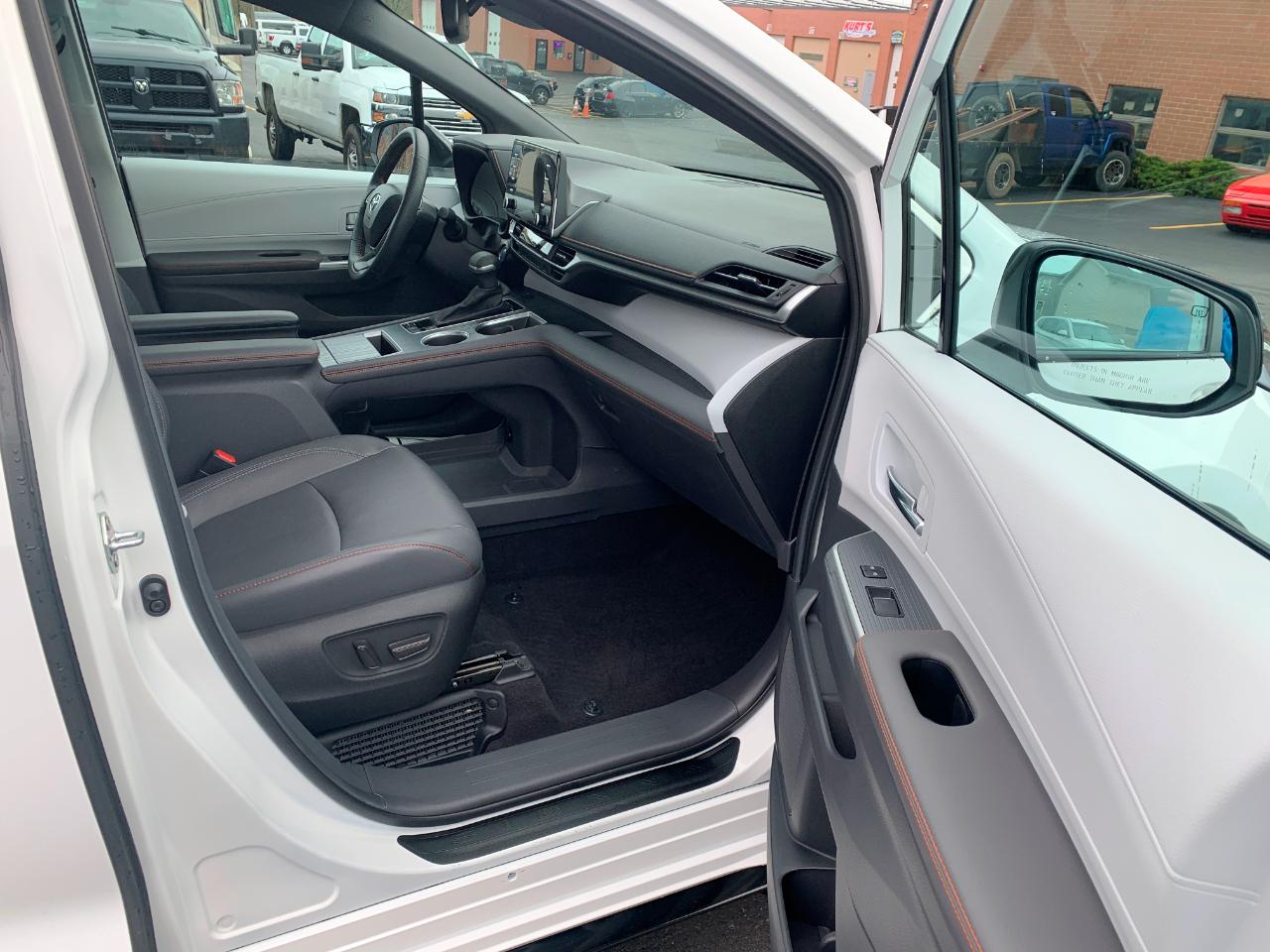 Toyota Sienna XSE 7-Passenger 2024