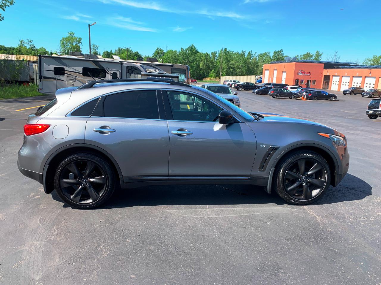 Infiniti QX70  2016