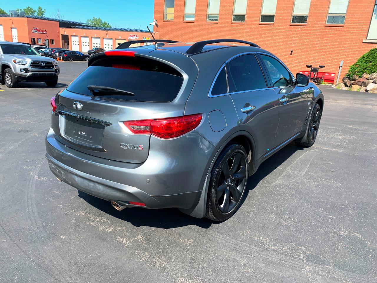 Infiniti QX70  2016