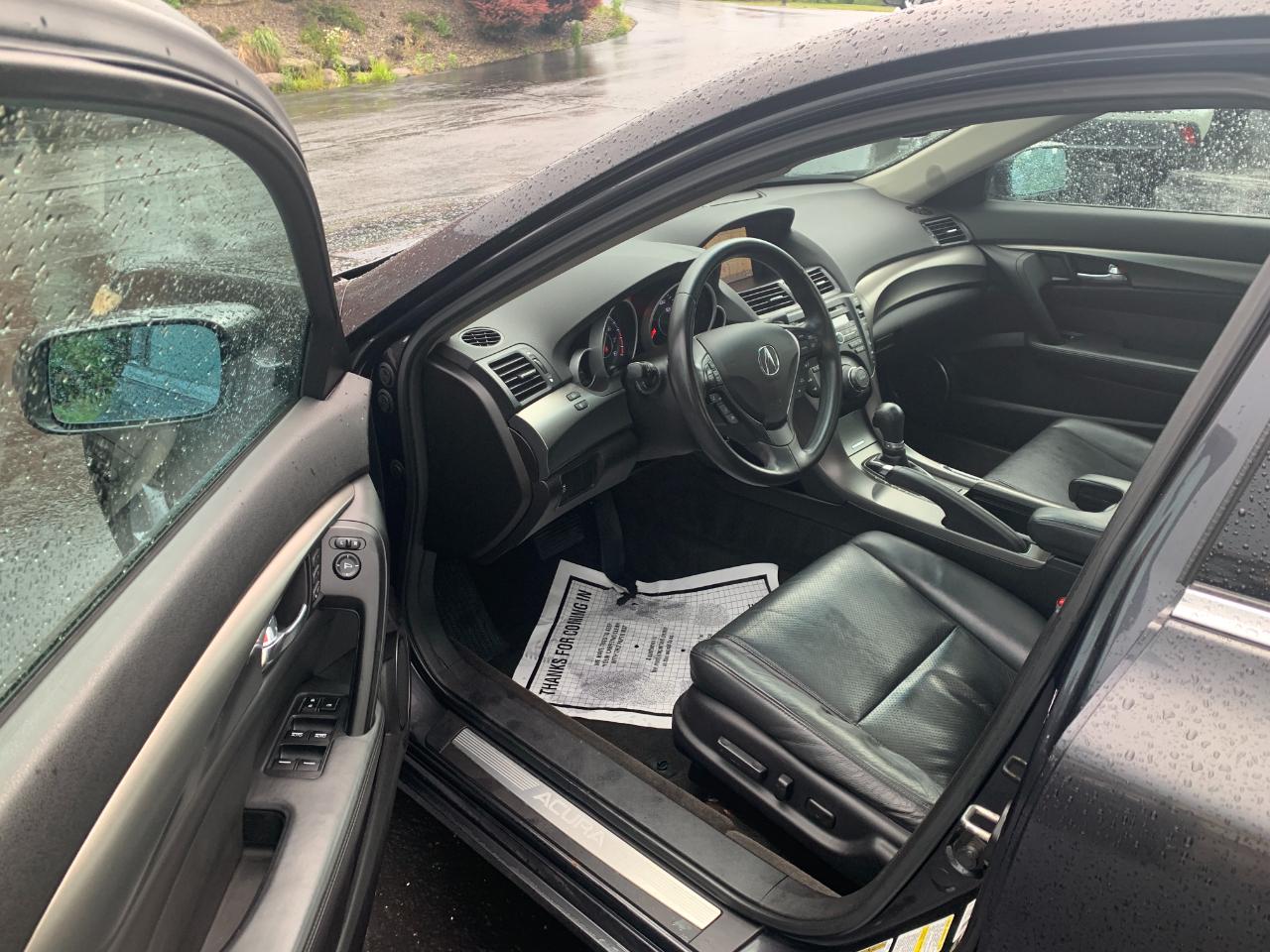 Acura TL 6-Speed AT with Tech Package and 18-In. WP 2012