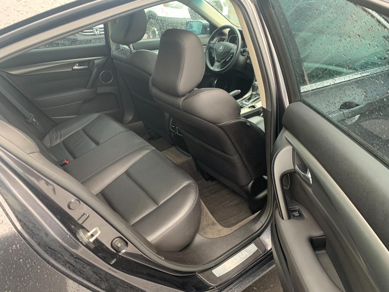 Acura TL 6-Speed AT with Tech Package and 18-In. WP 2012