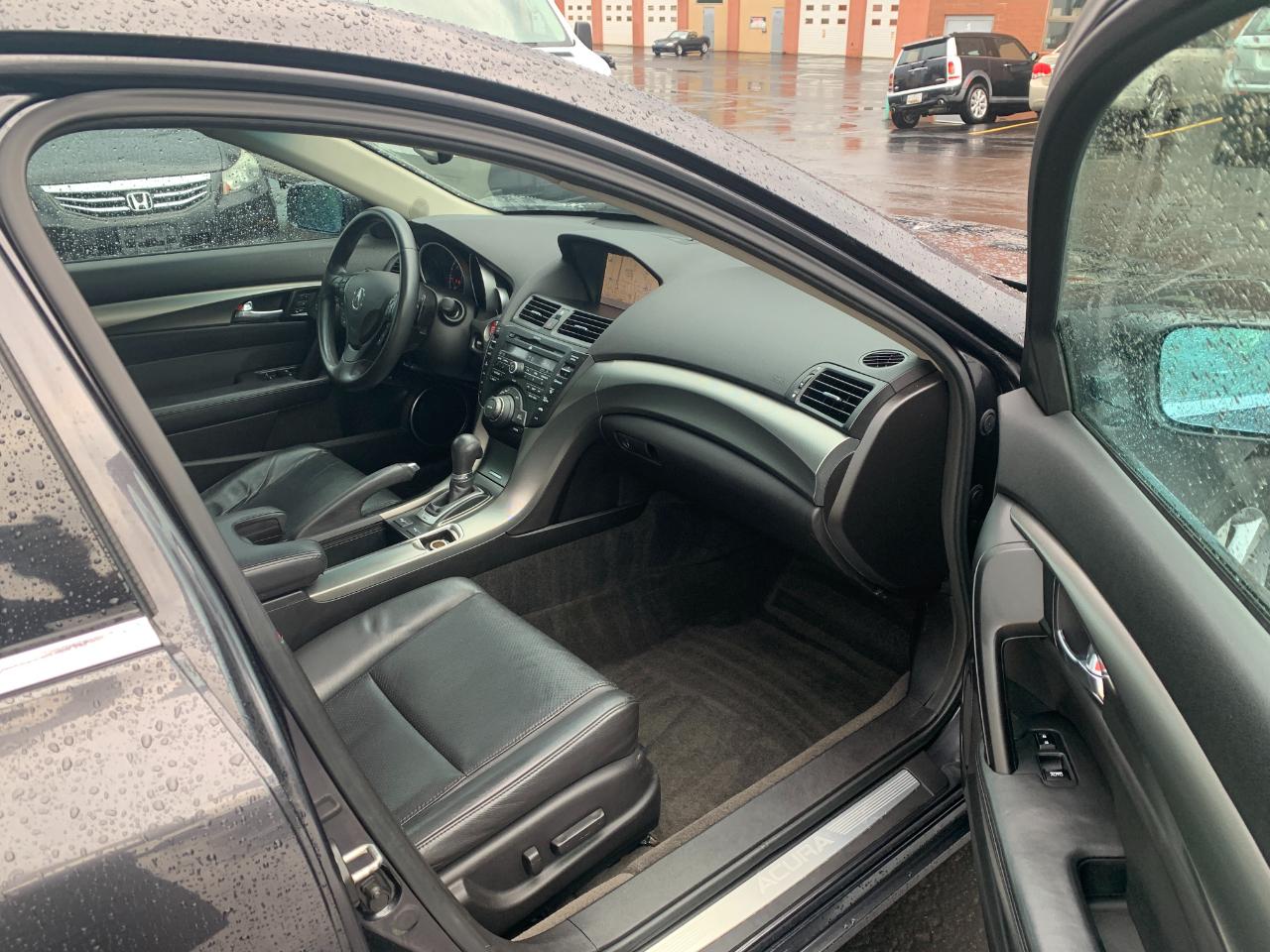Acura TL 6-Speed AT with Tech Package and 18-In. WP 2012