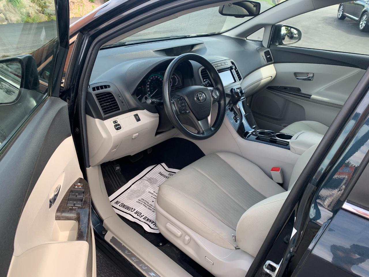 Toyota Venza LE V6 AWD 2014