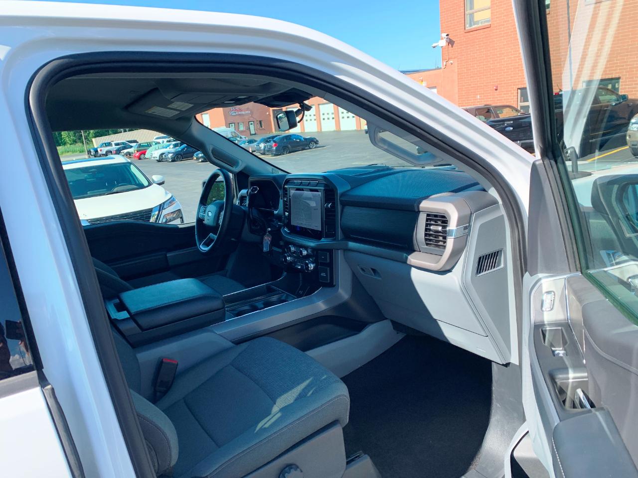 Ford F-150 XLT SuperCab Long Bed 4WD 2024