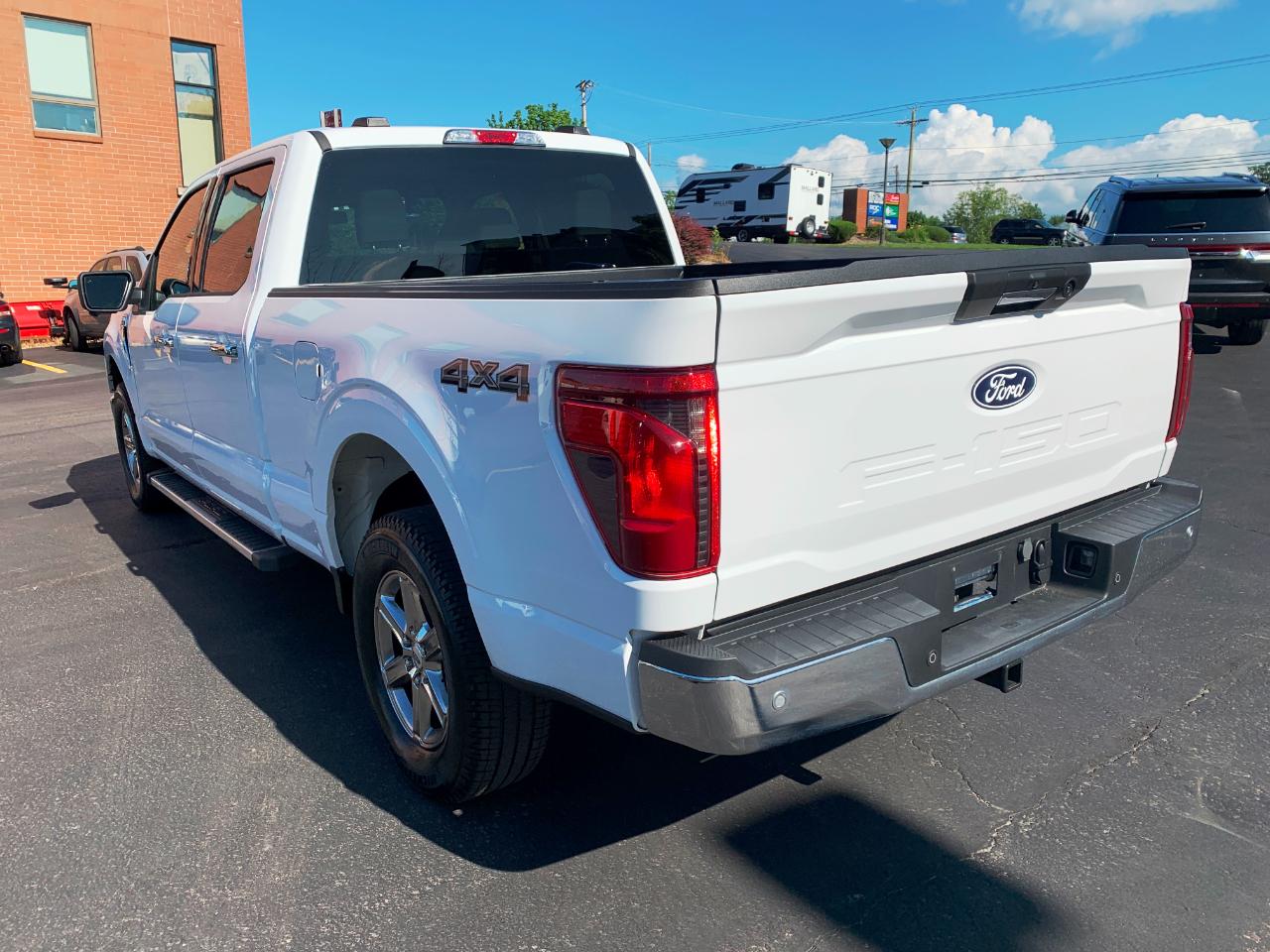 Ford F-150 XLT SuperCab Long Bed 4WD 2024