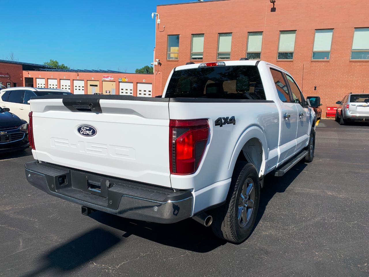 Ford F-150 XLT SuperCab Long Bed 4WD 2024